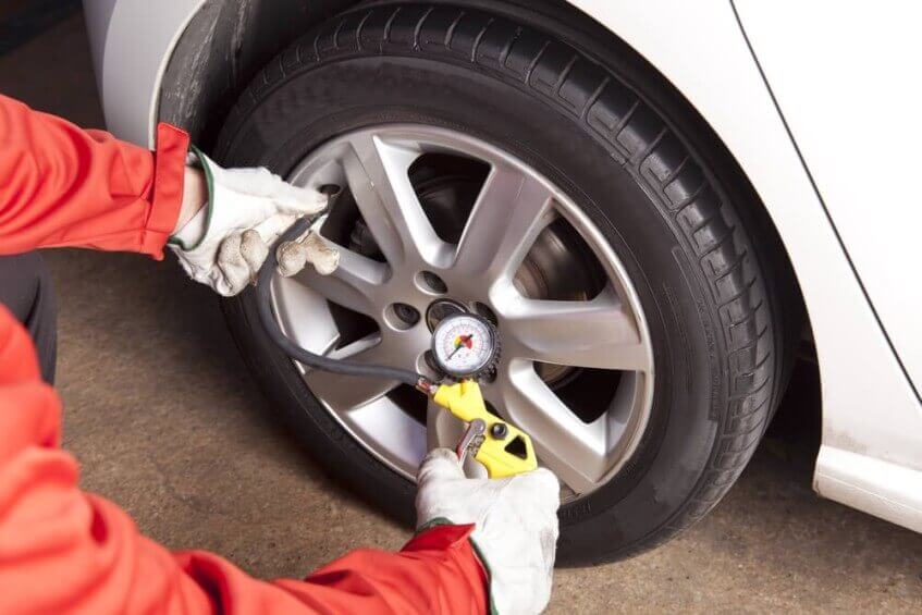 Mantenha os pneus sempre calibrados de acordo com as especificações do fabricante do veículo!