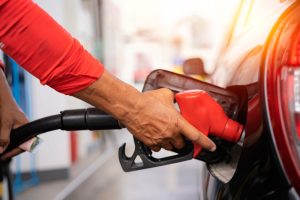 Gasolina adulterada: 4 sinais que te ajudam a identificar
